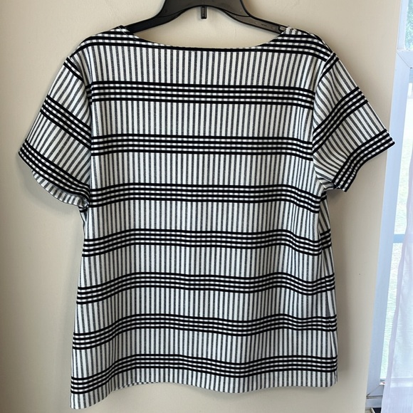Ann Taylor factory, black and white plaid short sleeve top XL - Picture 2 of 7